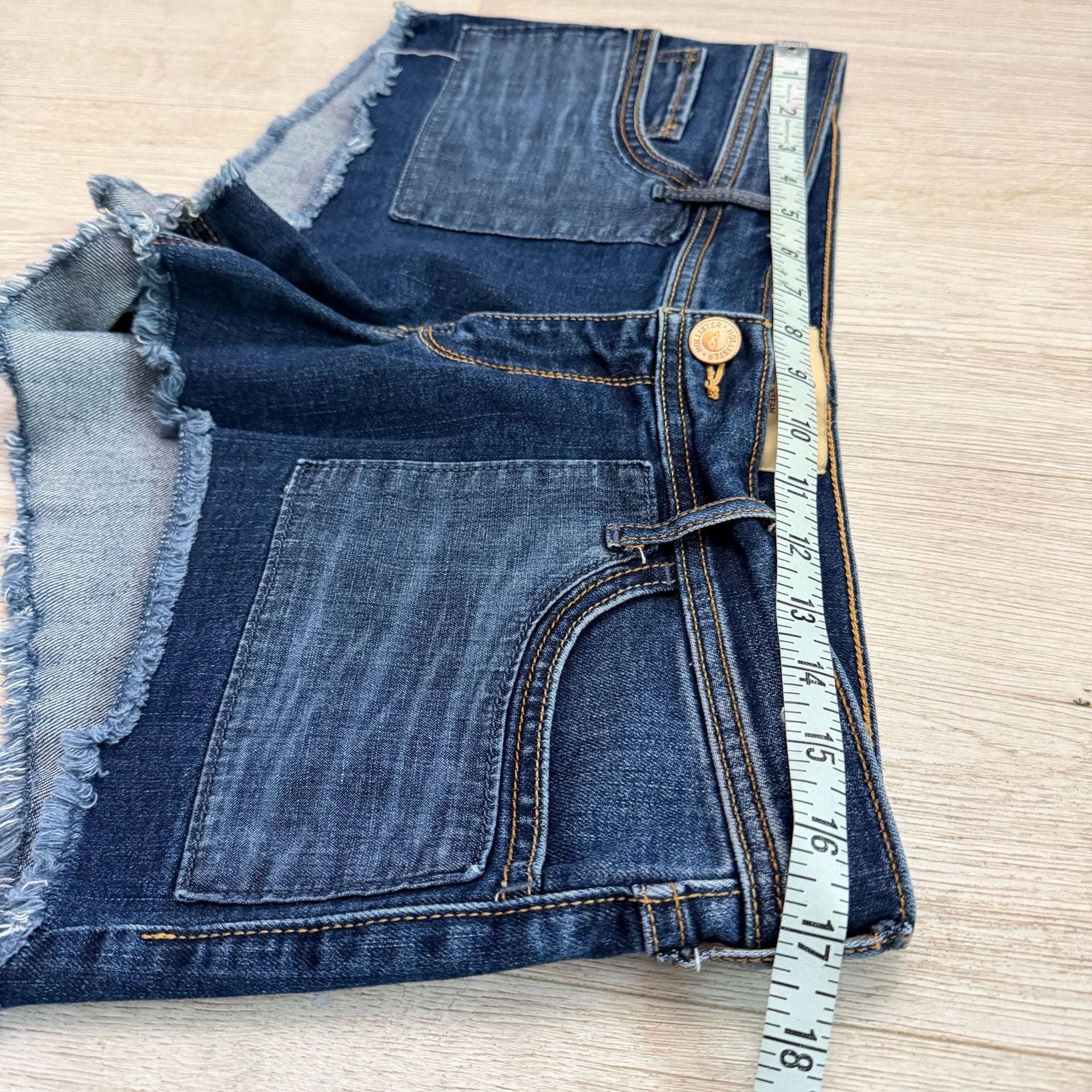 Hollister Short-Short Low Rise 4