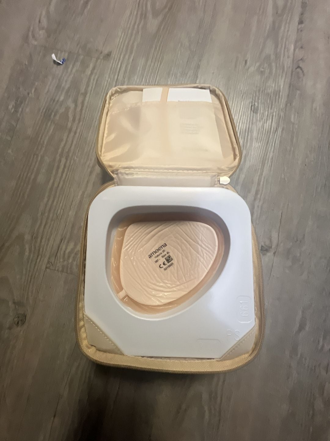 Amoena Natura 3E Breast Form Prothesis Size 4L with Travel Case 3