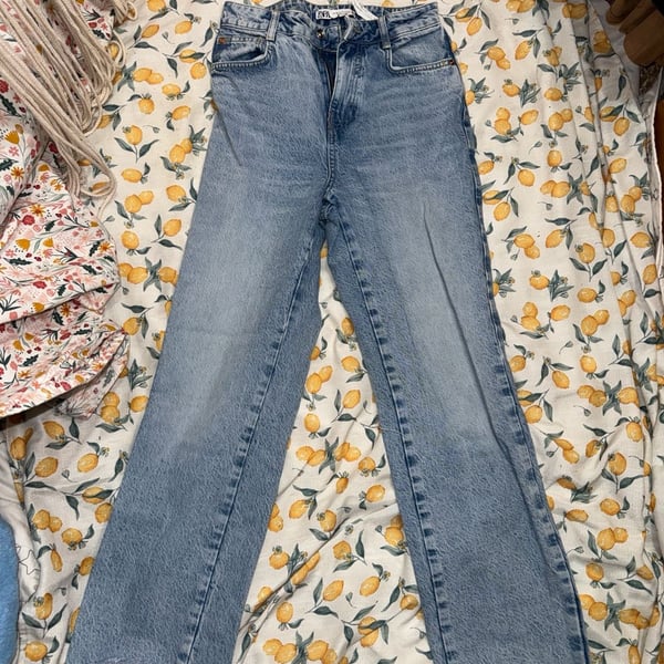 Zara High-Rise Light Wash Denim Straight Leg Jeans Size US 4 / EUR 36