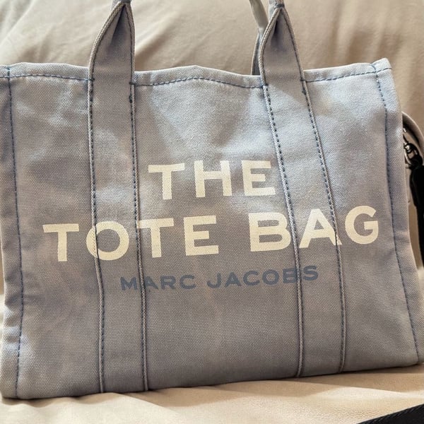 marc jacobs tote bag medium. Discoloration