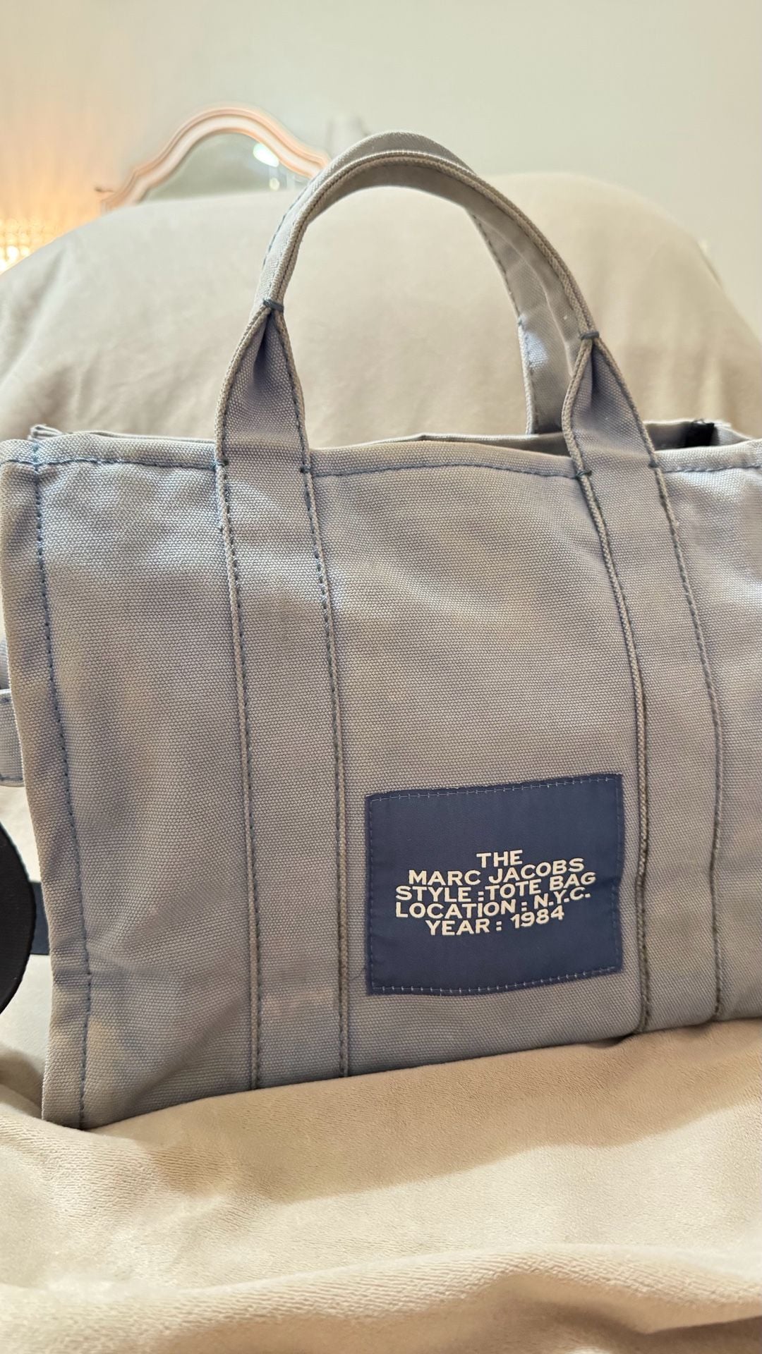 marc jacobs tote bag medium. Discoloration 3