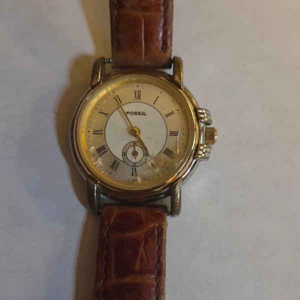 Vintage Fossil Women's Quartz Wristwatch with Brown Leather Strap and Sub-Second Dial