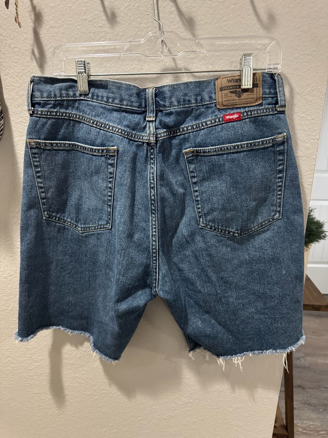 Wrangler Relaxed Fit Denim Cutoff Shorts Size 32 3