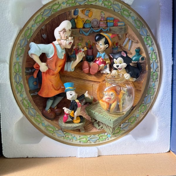 Walt Disney Gallery Pinocchio I'll Call Him Pinocchio 3D Collectible plate.