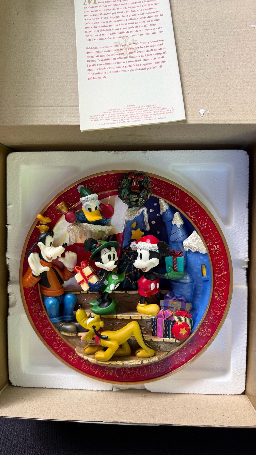The Disney Store An Enchanted Christmas Collectible Relief Plate 1