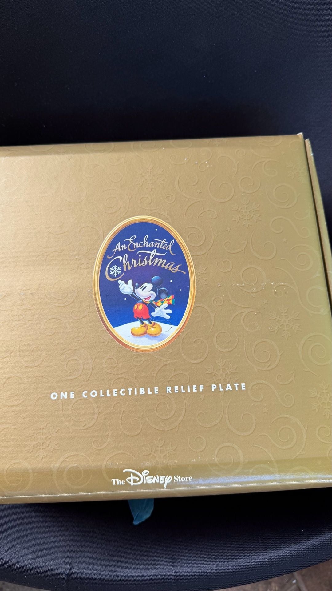 The Disney Store An Enchanted Christmas Collectible Relief Plate 5