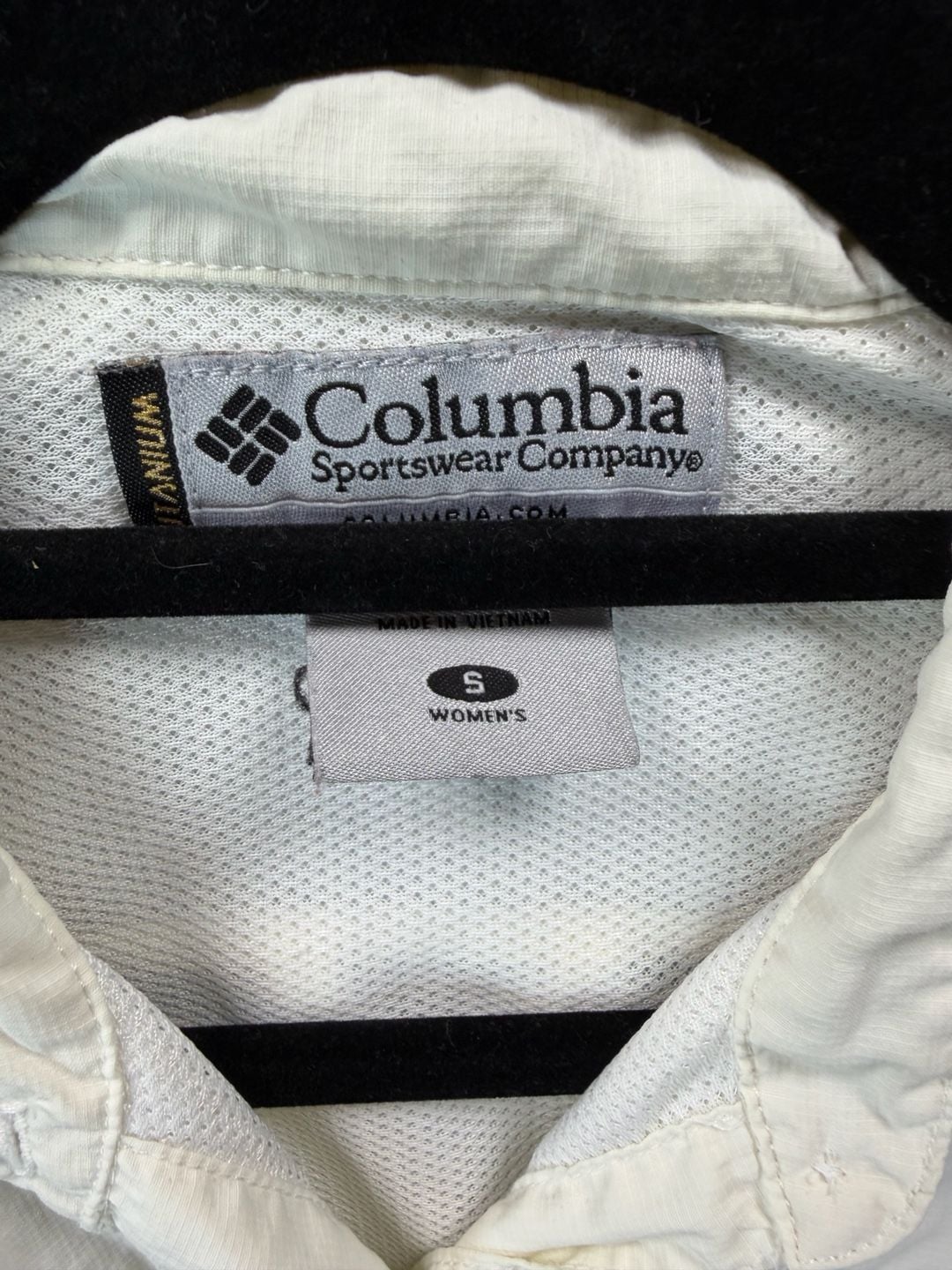 Columbia Titanium Women's Long Sleeve Hiking Shirt Size S Ivory White Vented 5