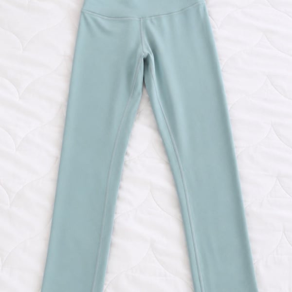 Lululemon High Rise Leggings Size 4 Mint Green Cropped 21”
