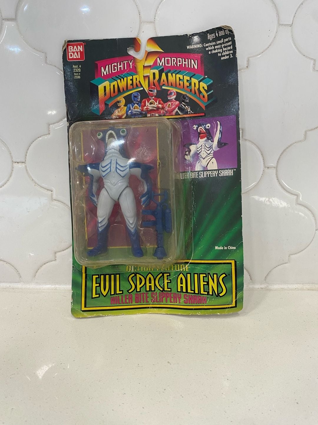 1994 Mighty Morphin Power Rangers Evil Space Aliens-Killer Bite Slippery Shark 1