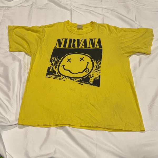 Vintage late 90’s Nirvana yellow nevermind smiley band grunge shirt 