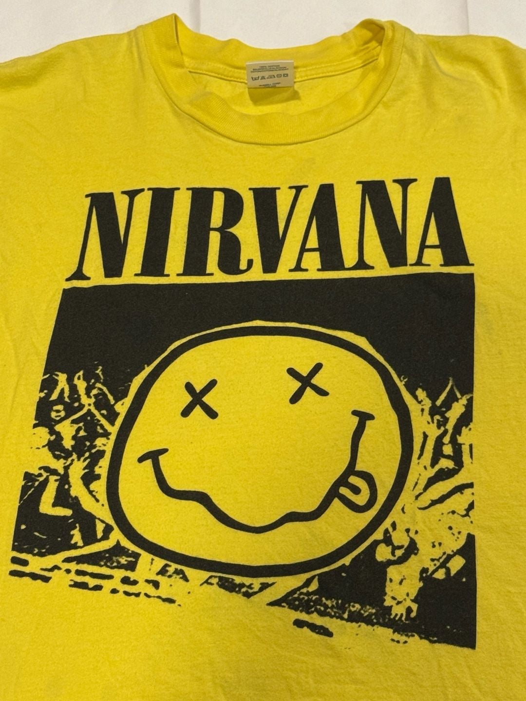 Vintage late 90’s Nirvana yellow nevermind smiley band grunge shirt 3
