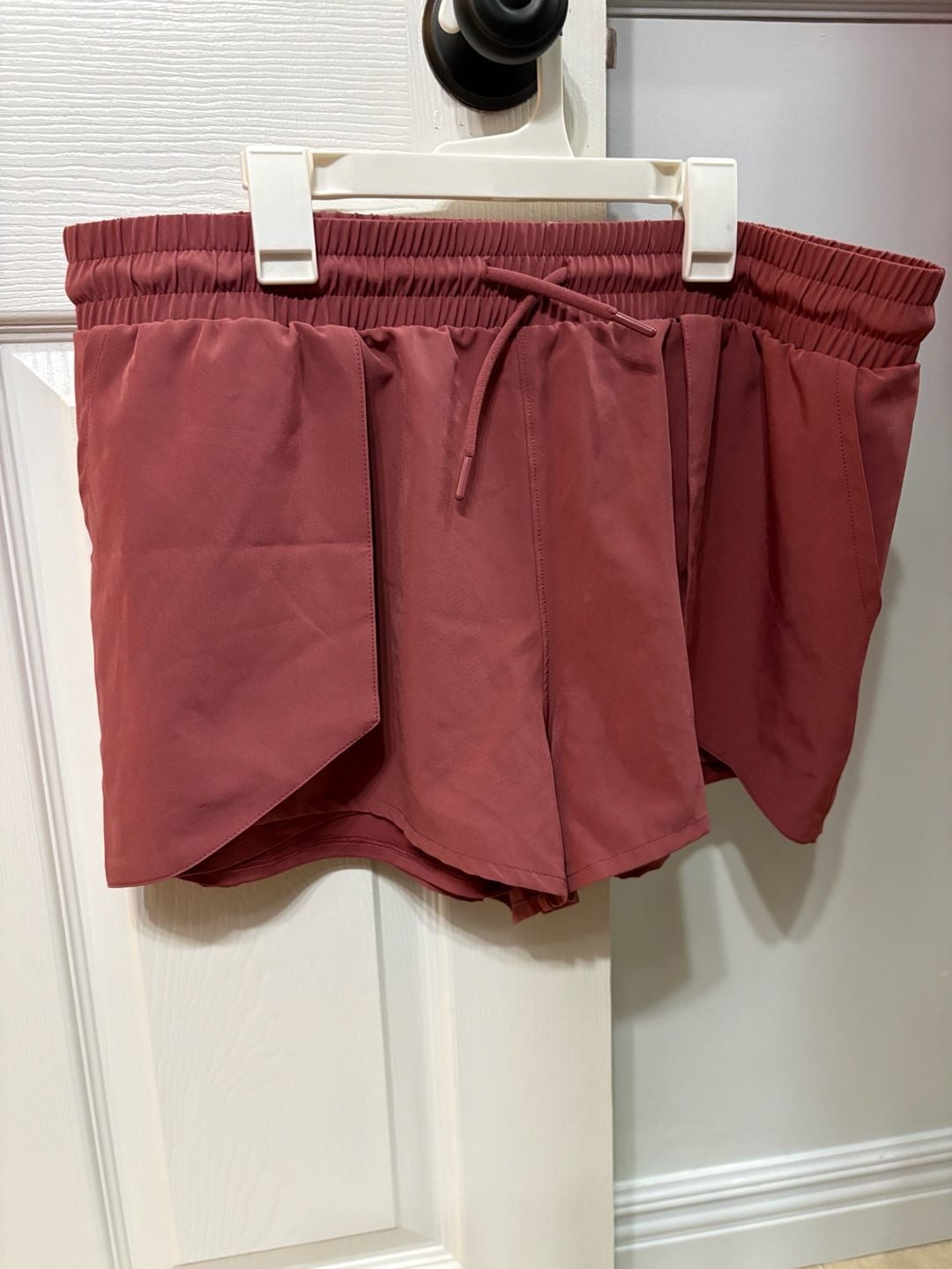 Mondetta The Built-In Liner Ventilating 2.5" Short - Merlot Red 2