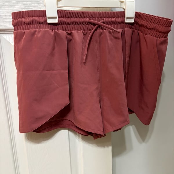 Mondetta The Built-In Liner Ventilating 2.5" Short - Merlot Red