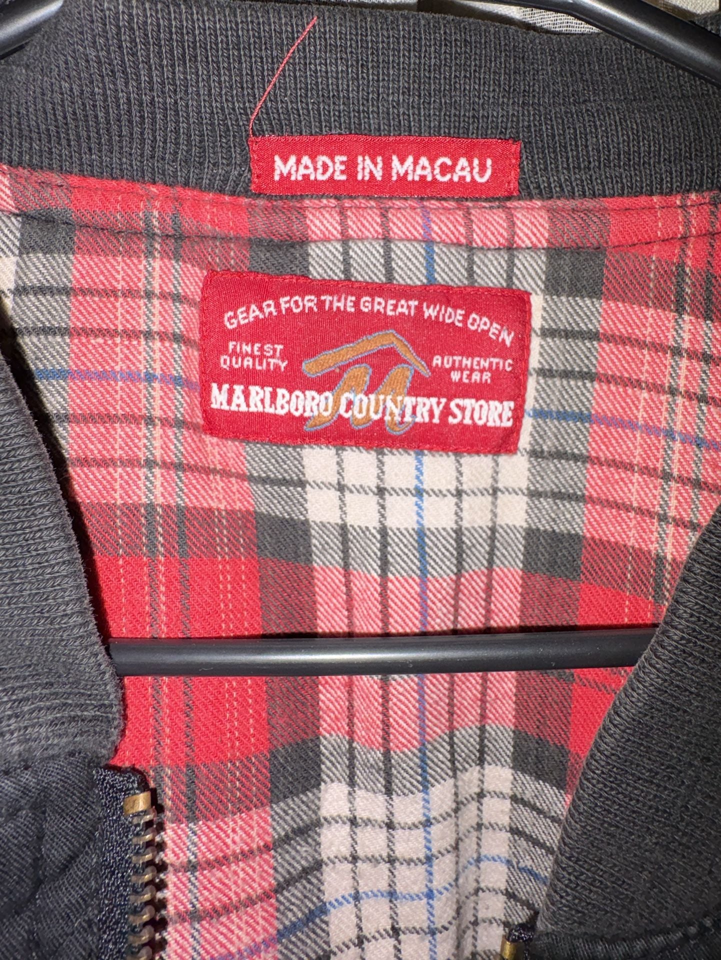 Vintage Marlboro Country Store Reversible Quilted Vest Black Red Plaid Large 3