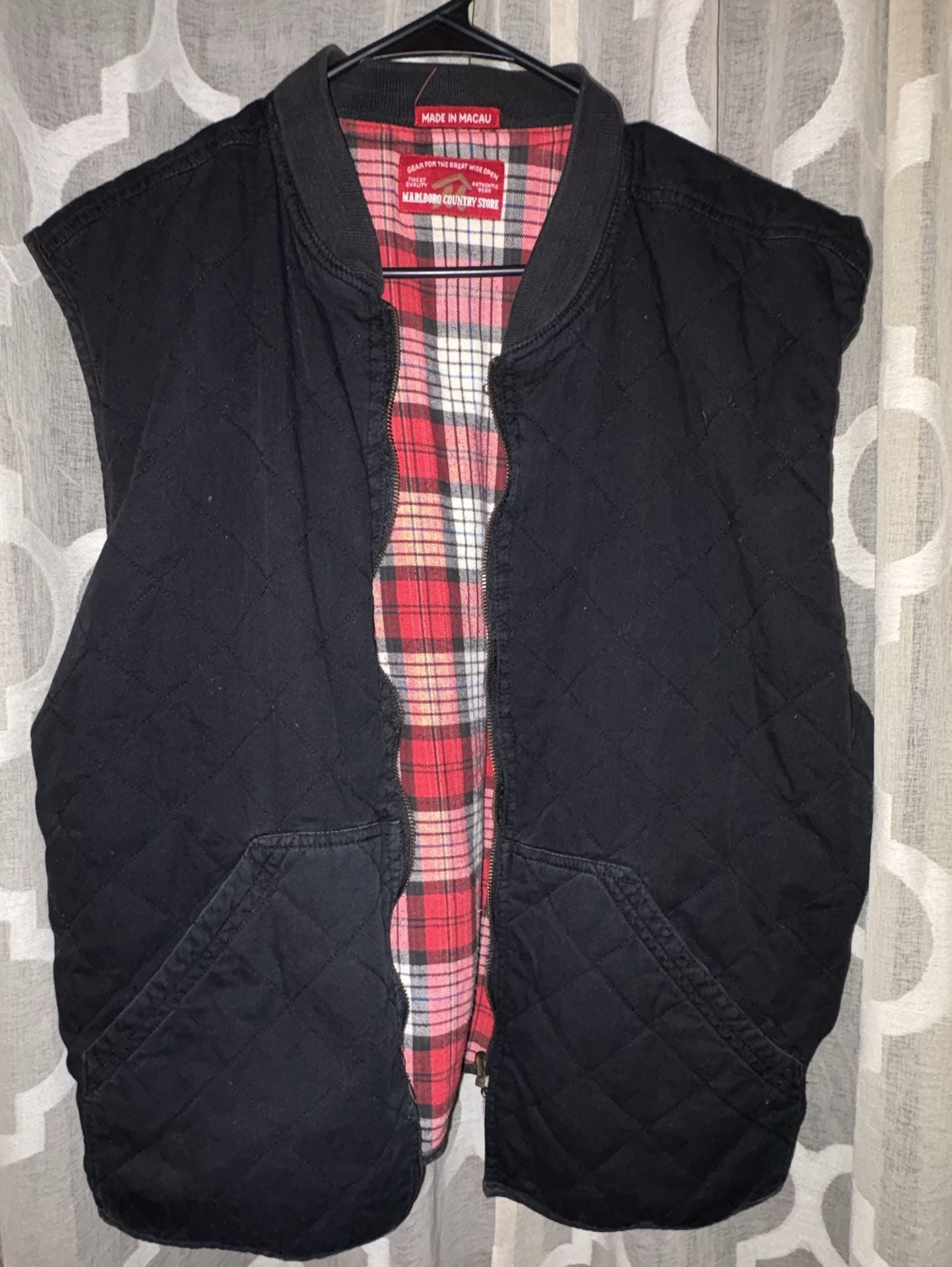 Vintage Marlboro Country Store Reversible Quilted Vest Black Red Plaid Large 2