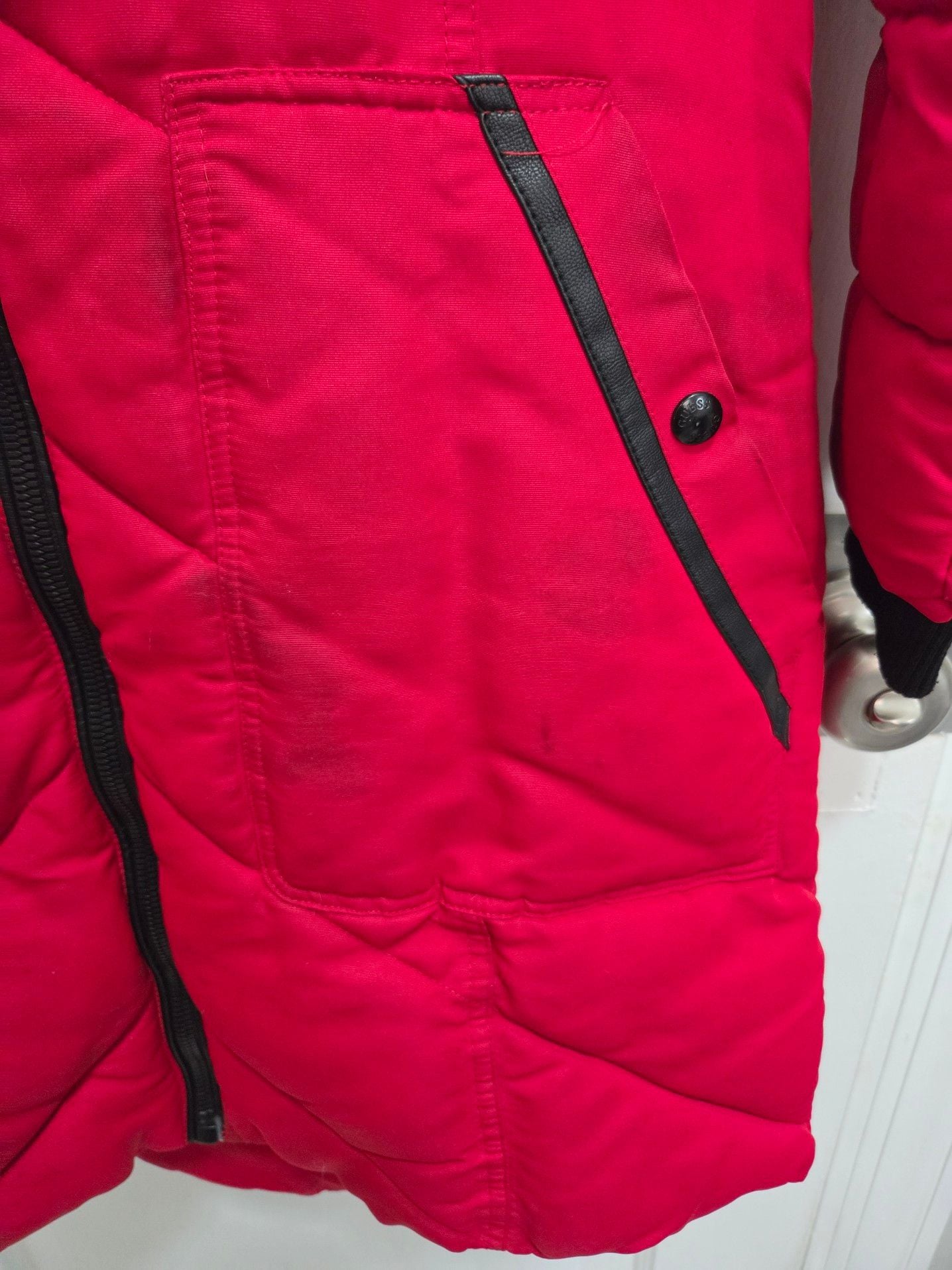 GUESS Red Puffer Winter Coat Jacket with Faux Fur Hood Size M 3