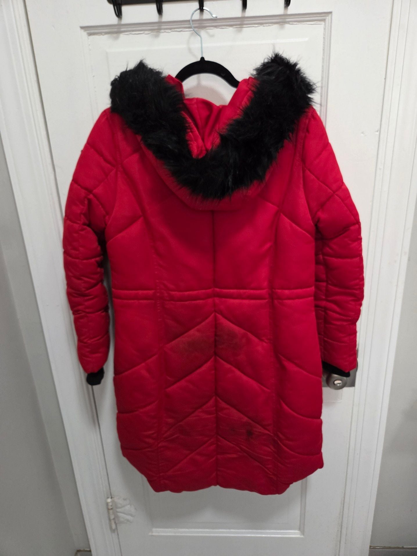 GUESS Red Puffer Winter Coat Jacket with Faux Fur Hood Size M 5