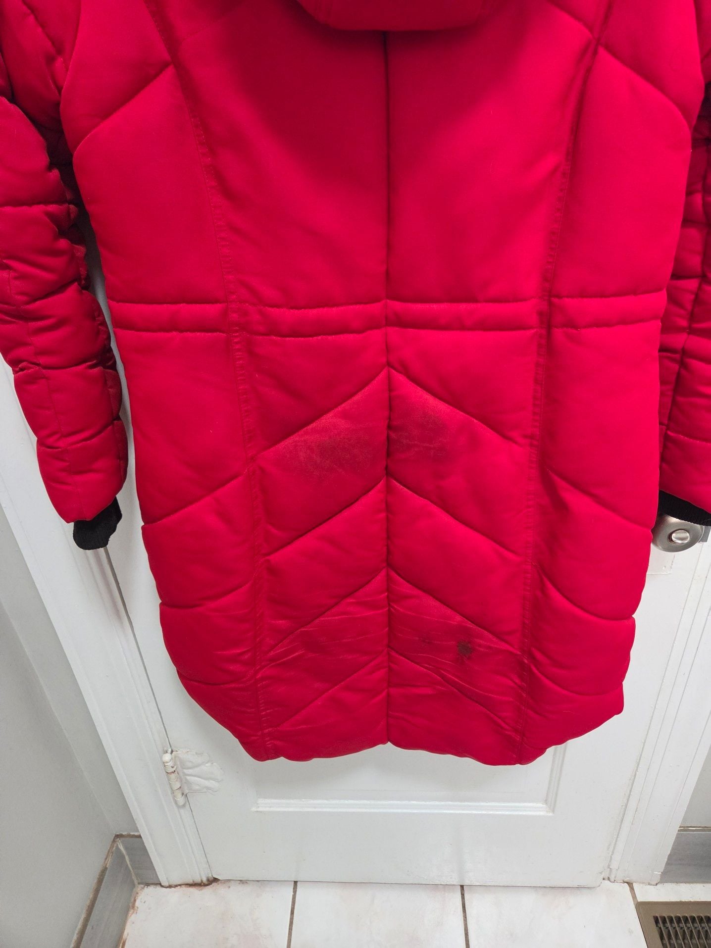 GUESS Red Puffer Winter Coat Jacket with Faux Fur Hood Size M 6