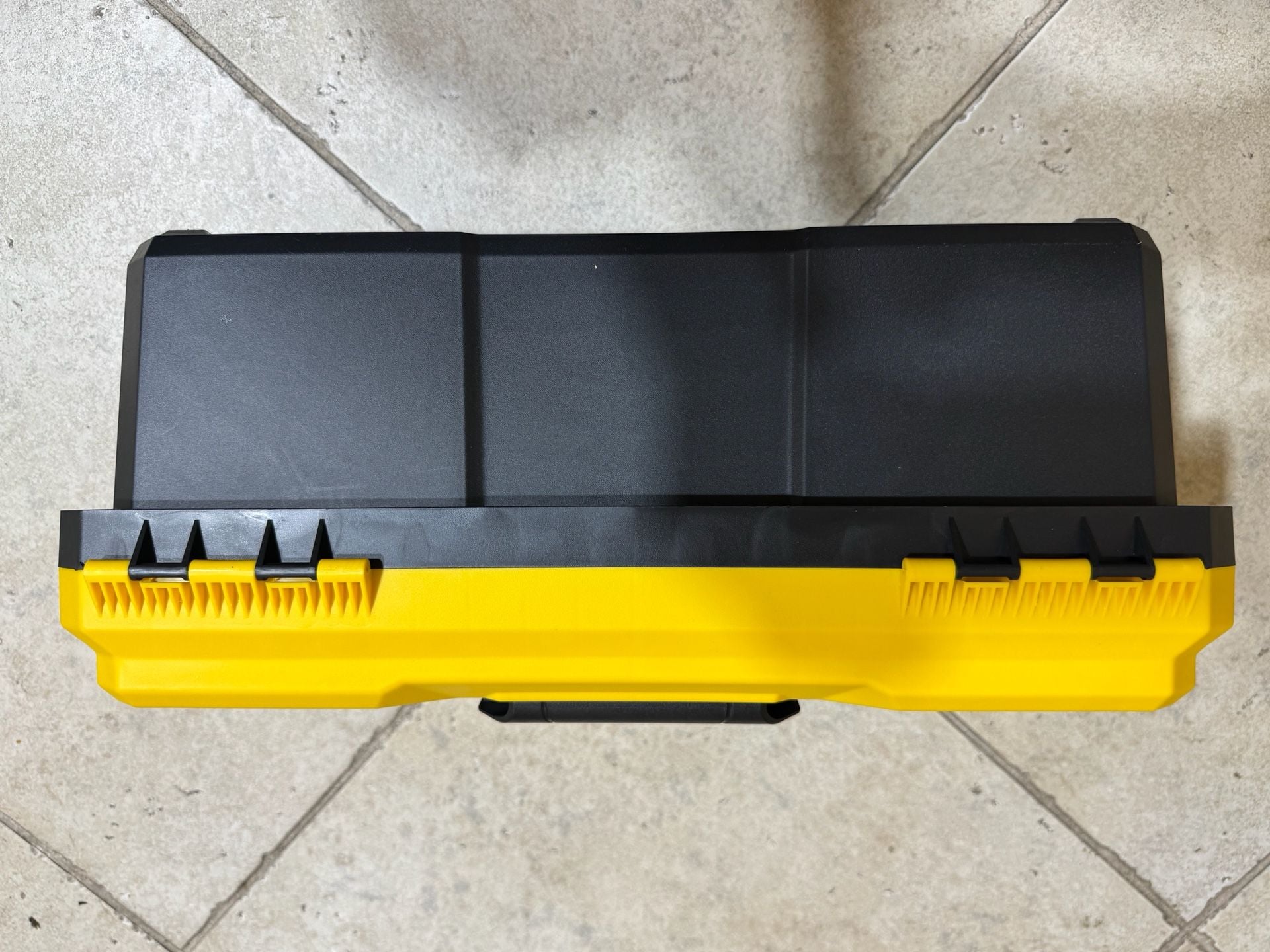 Deli 20-Inch Plastic Tool Box with Double Locks, Yellow and Black, DL432620 6