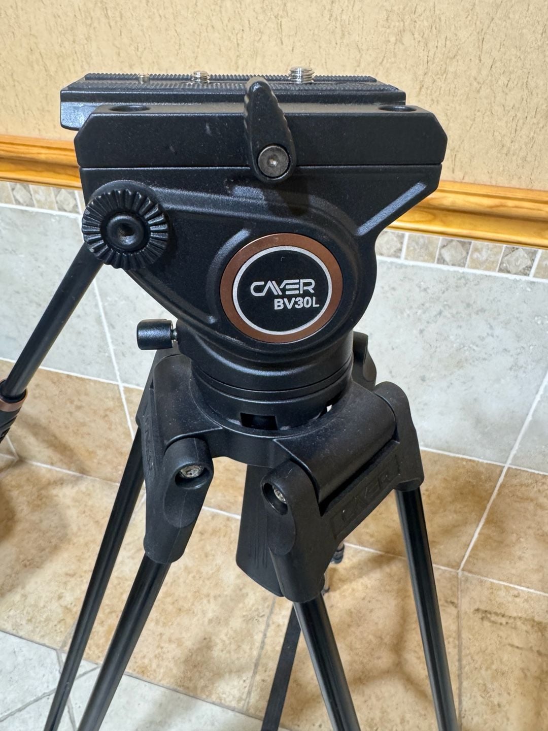 Cayer BV30L 72” Heavy Duty Aluminum Twin Tube Tripod Kit with K3 Fluid Head. 4
