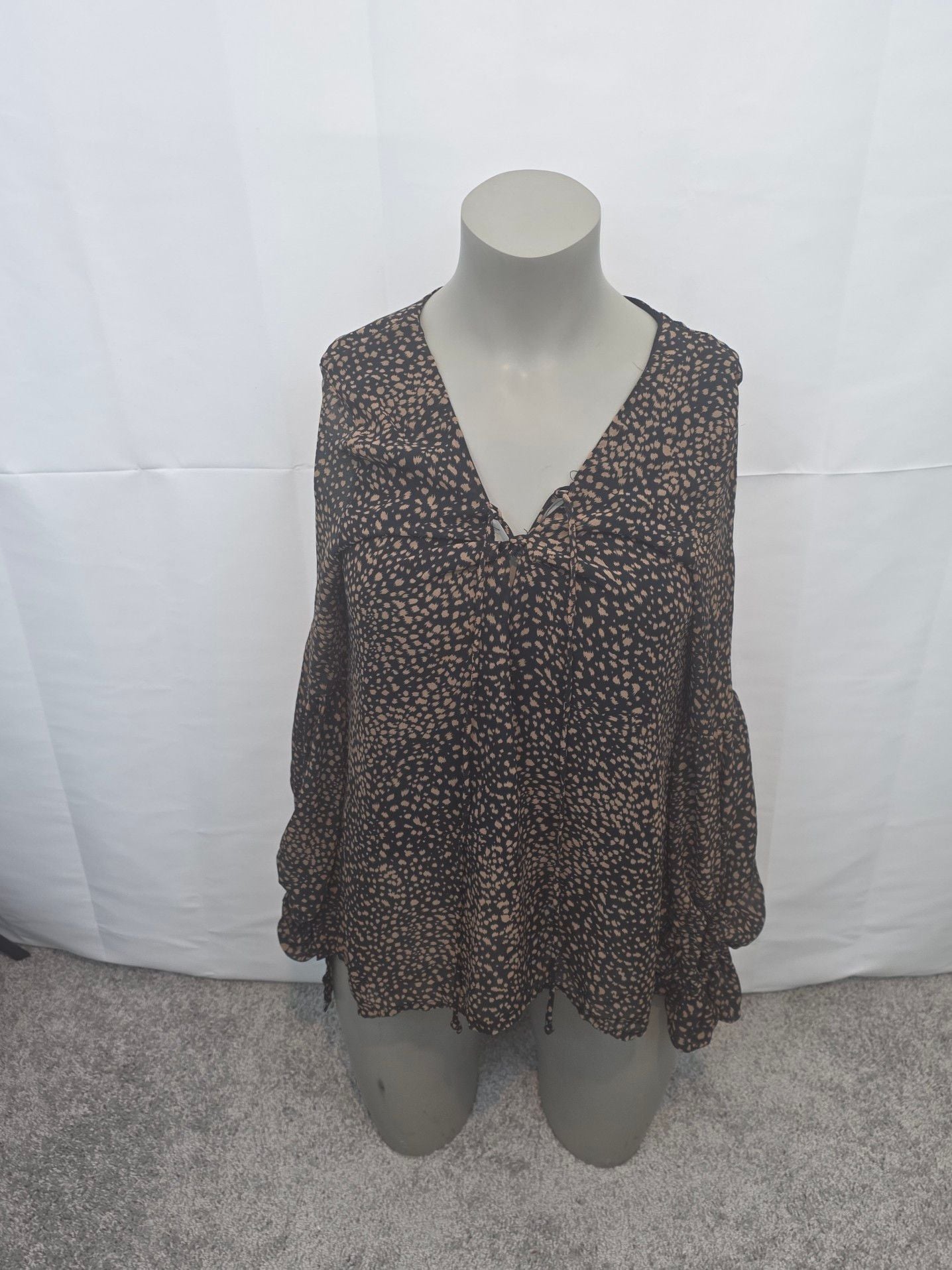 By Together Collection Black and Tan Leopard Print Chiffon Bell Sleeve Blouse Size M L3406-C 2