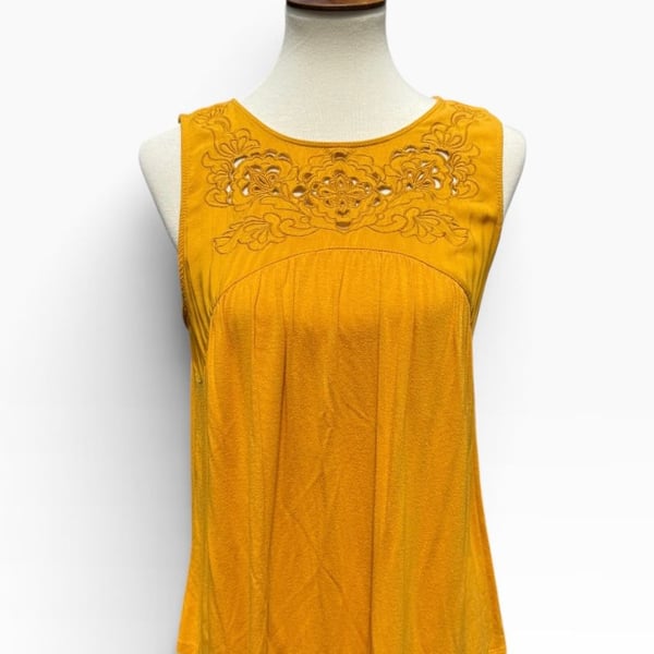 Eyeshadow Women's Yellow Embroidered Sleeveless Tank Top