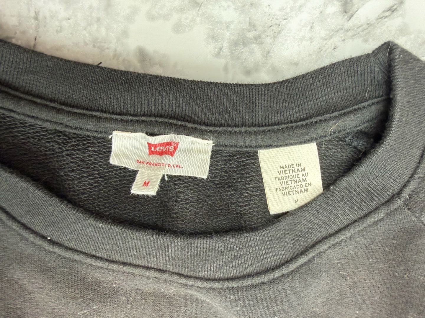 Levi's Black Rainbow Logo Crewneck Sweatshirt Medium 3