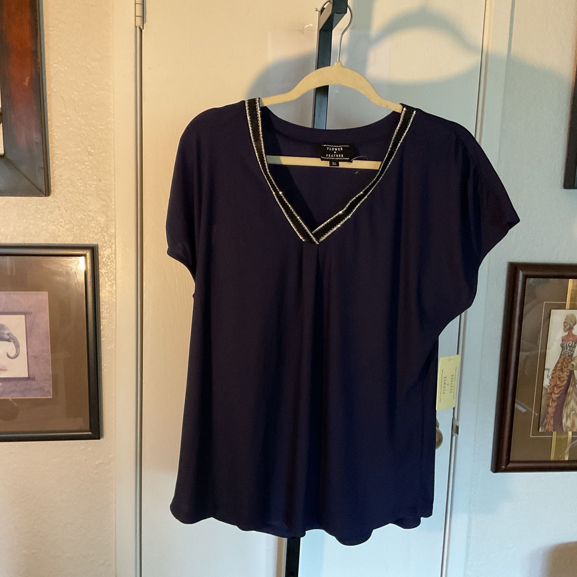 Flower & Feather Navy Blue V-Neck Short Sleeve Blouse with Rhinestone Trim XL
3