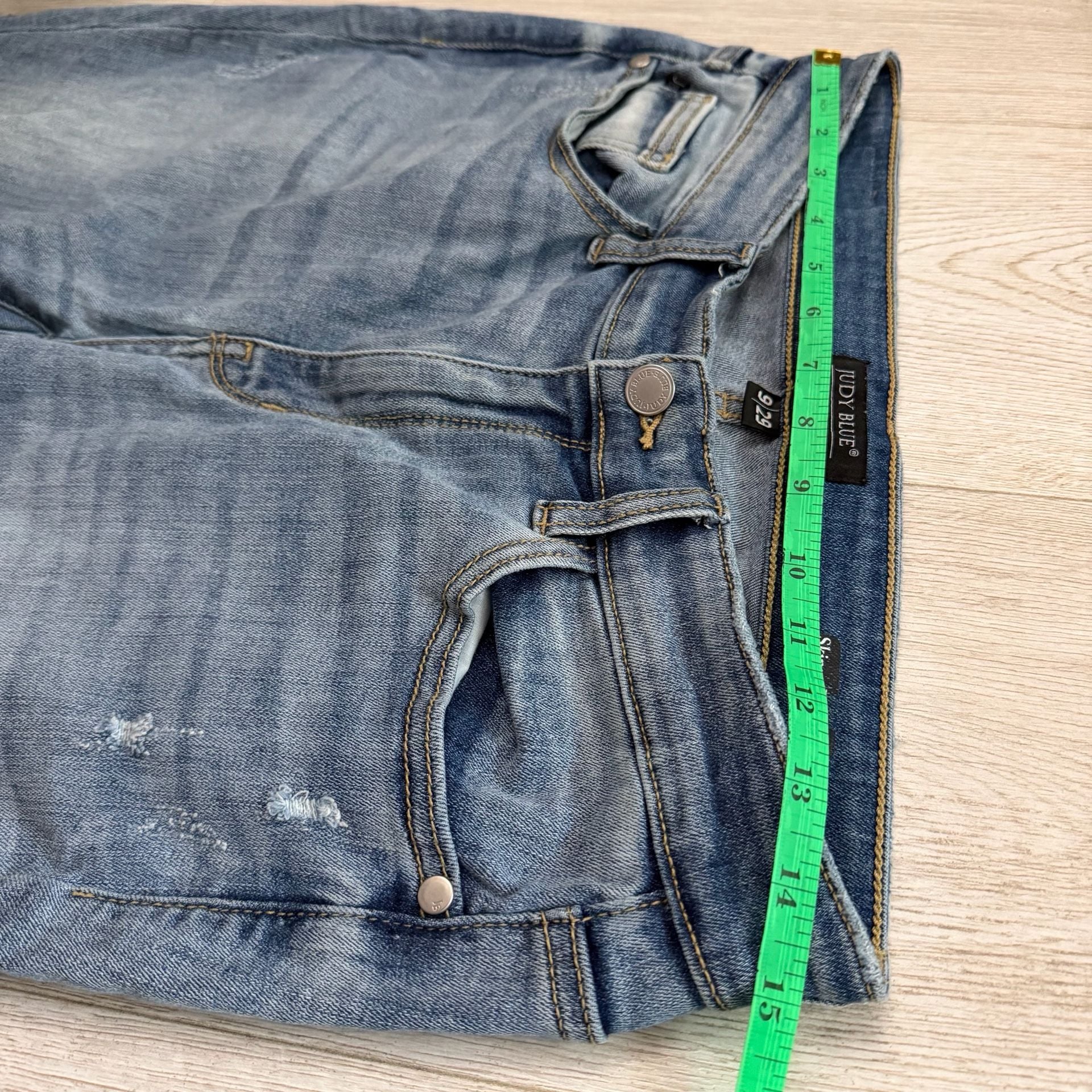 Judy Blue Skinny Fit Capri Distressed Jeans 4