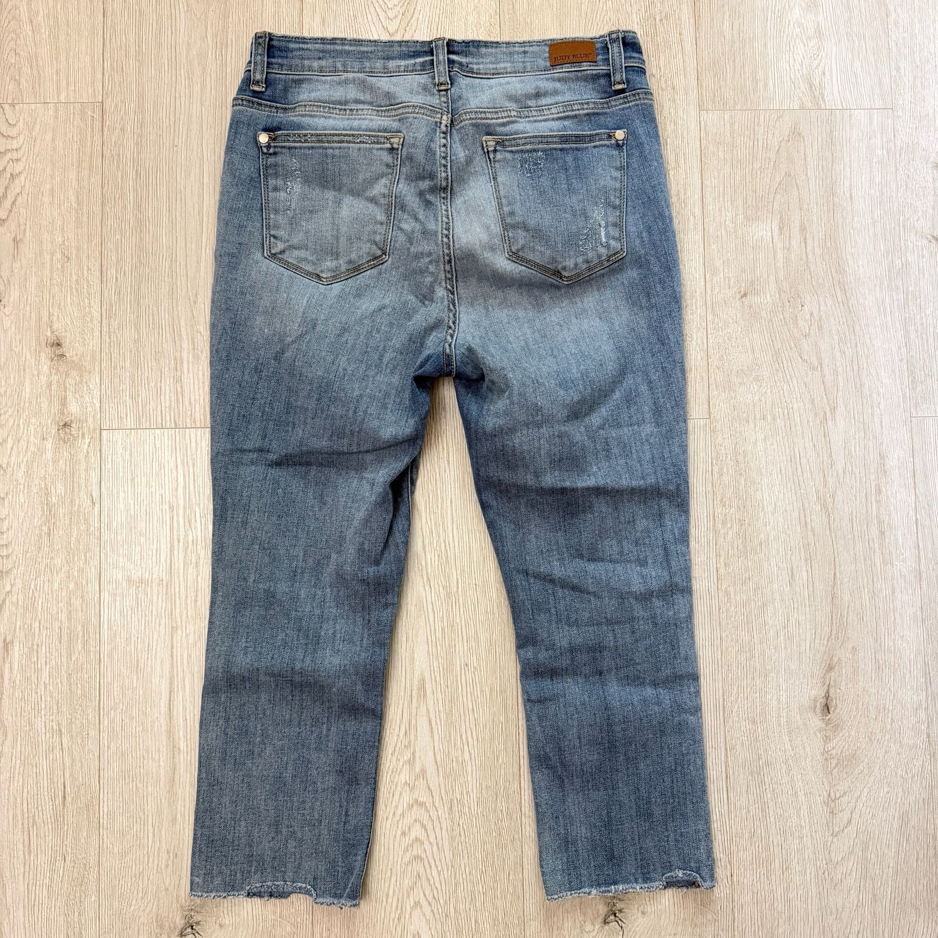 Judy Blue Skinny Fit Capri Distressed Jeans 8