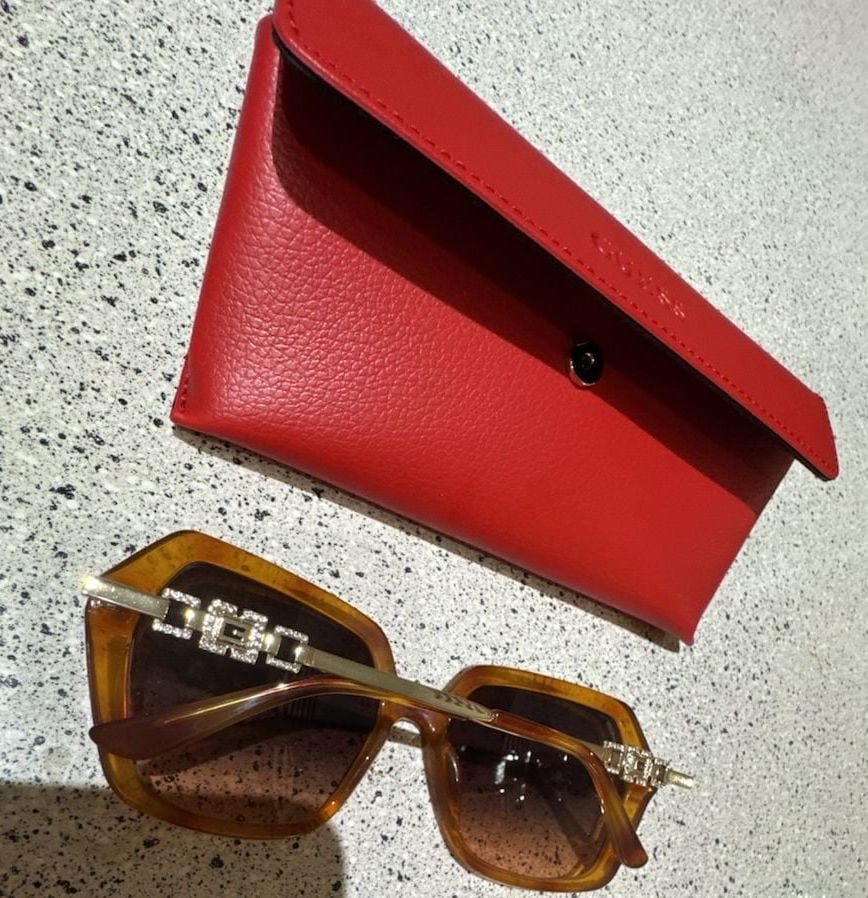 GUESS 53F Tortoise Geometric Sunglasses with Red Case 5