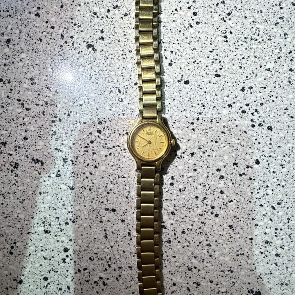 Vintage Seiko Quartz Gold-Tone Ladies Wristwatch with Textured Dial