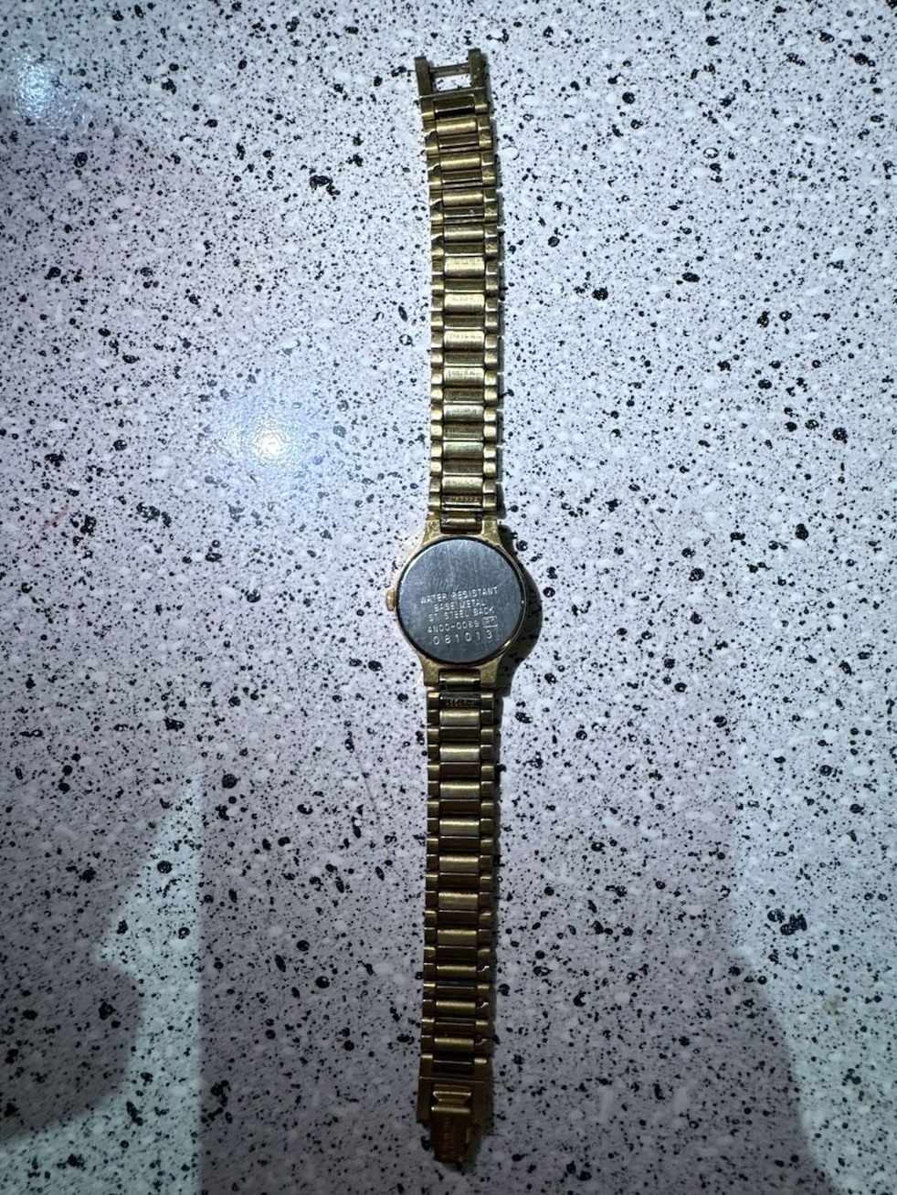 Vintage Seiko Quartz Gold-Tone Ladies Wristwatch with Textured Dial 4