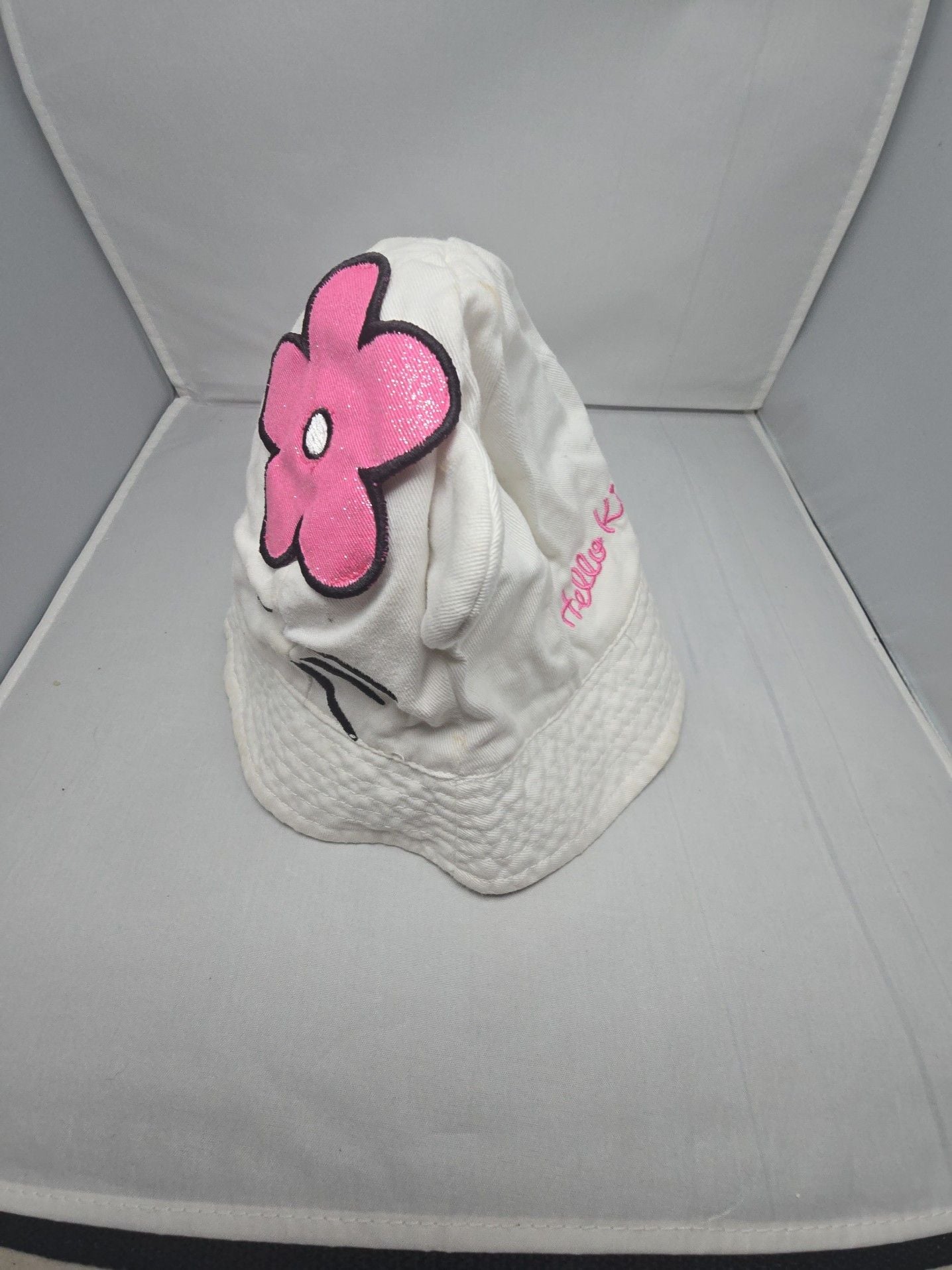 H&M Sanrio Hello Kitty White Bucket Hat with Ears and Flower 3
