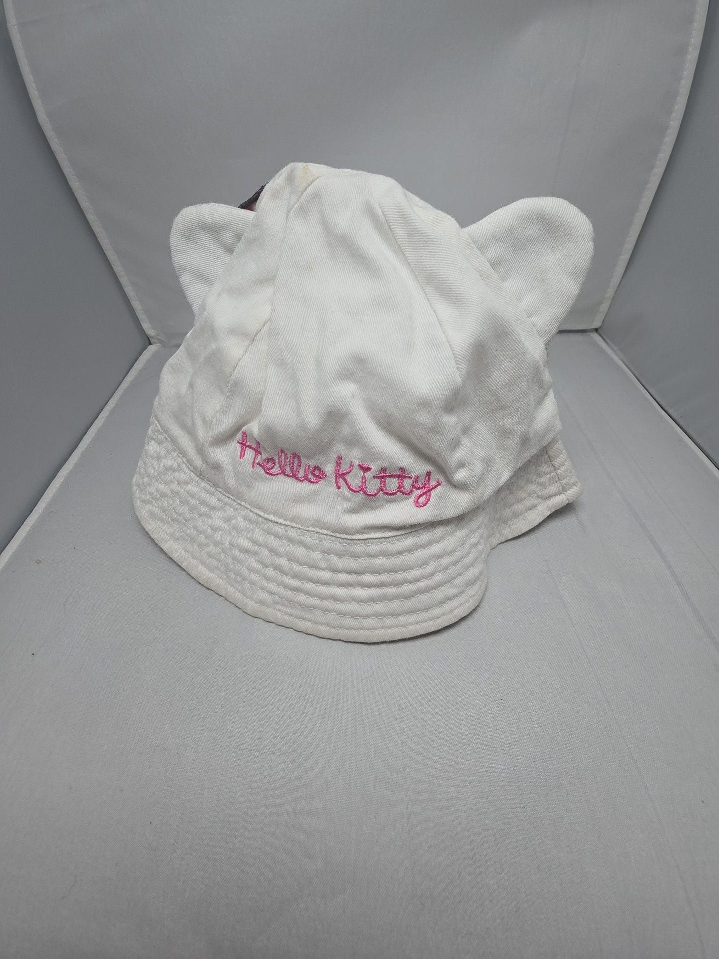 H&M Sanrio Hello Kitty White Bucket Hat with Ears and Flower 4