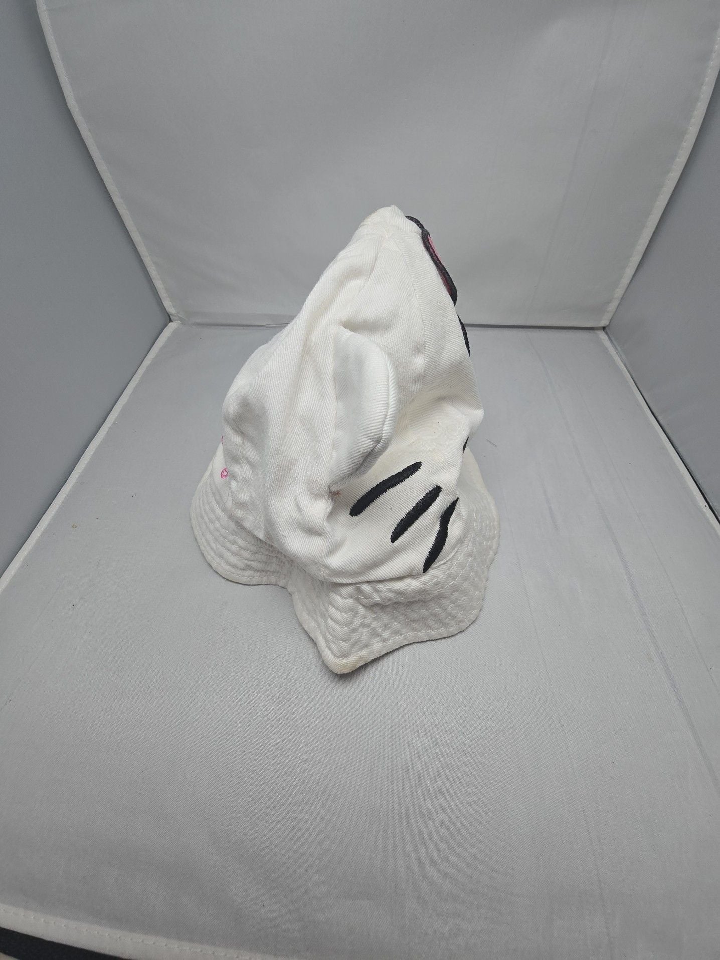 H&M Sanrio Hello Kitty White Bucket Hat with Ears and Flower 5