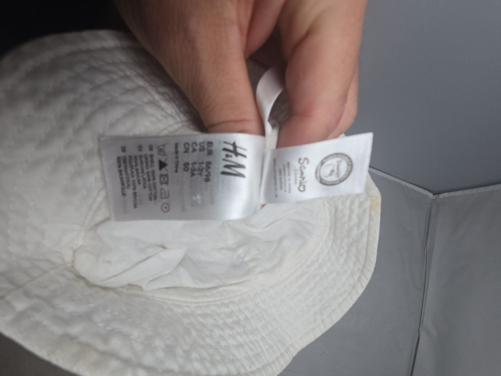 H&M Sanrio Hello Kitty White Bucket Hat with Ears and Flower 7