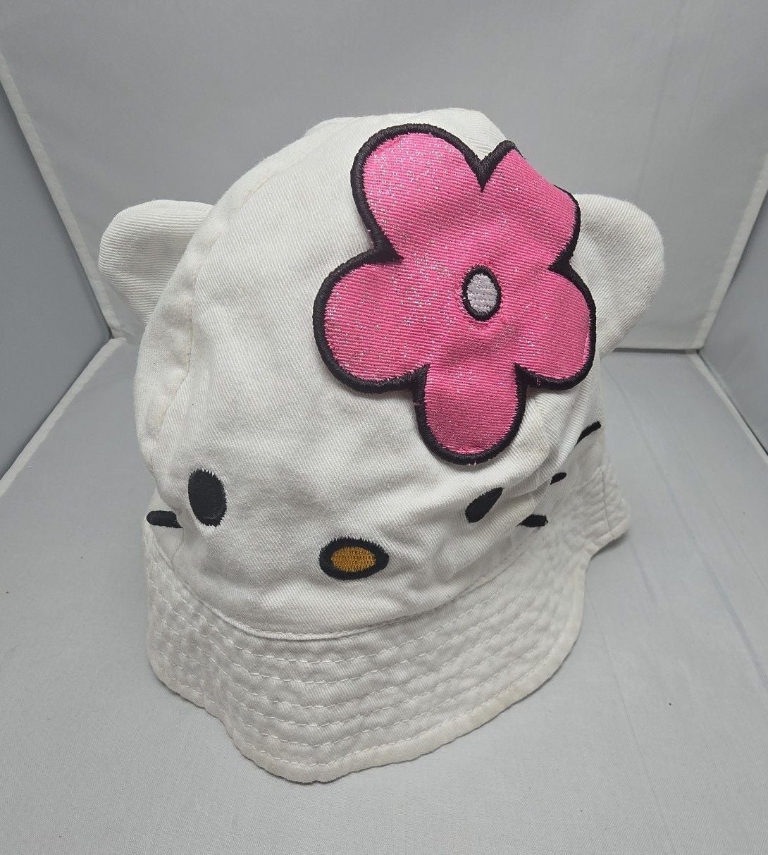 H&M Sanrio Hello Kitty White Bucket Hat with Ears and Flower 2