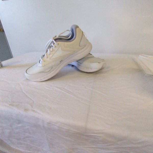 Reebok Walk Ultra 7 DMX Max White Walking Shoes Sneakers Women's Size 9