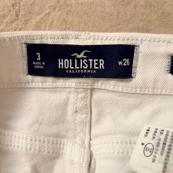 Hollister Low-Rise Short-Short Vintage Stretch White Distressed Denim Shorts Size 3 W26