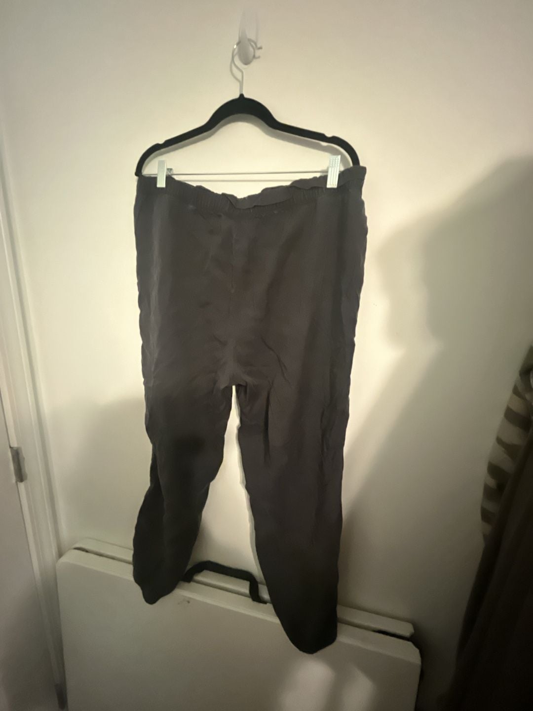 Loft Outlet Black Pull-On Ankle Pants Size L 4