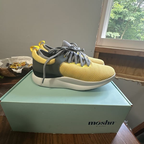Moshn by Klogs Rhythm Illum Athletic Sneakers Illuminating Size 9 M