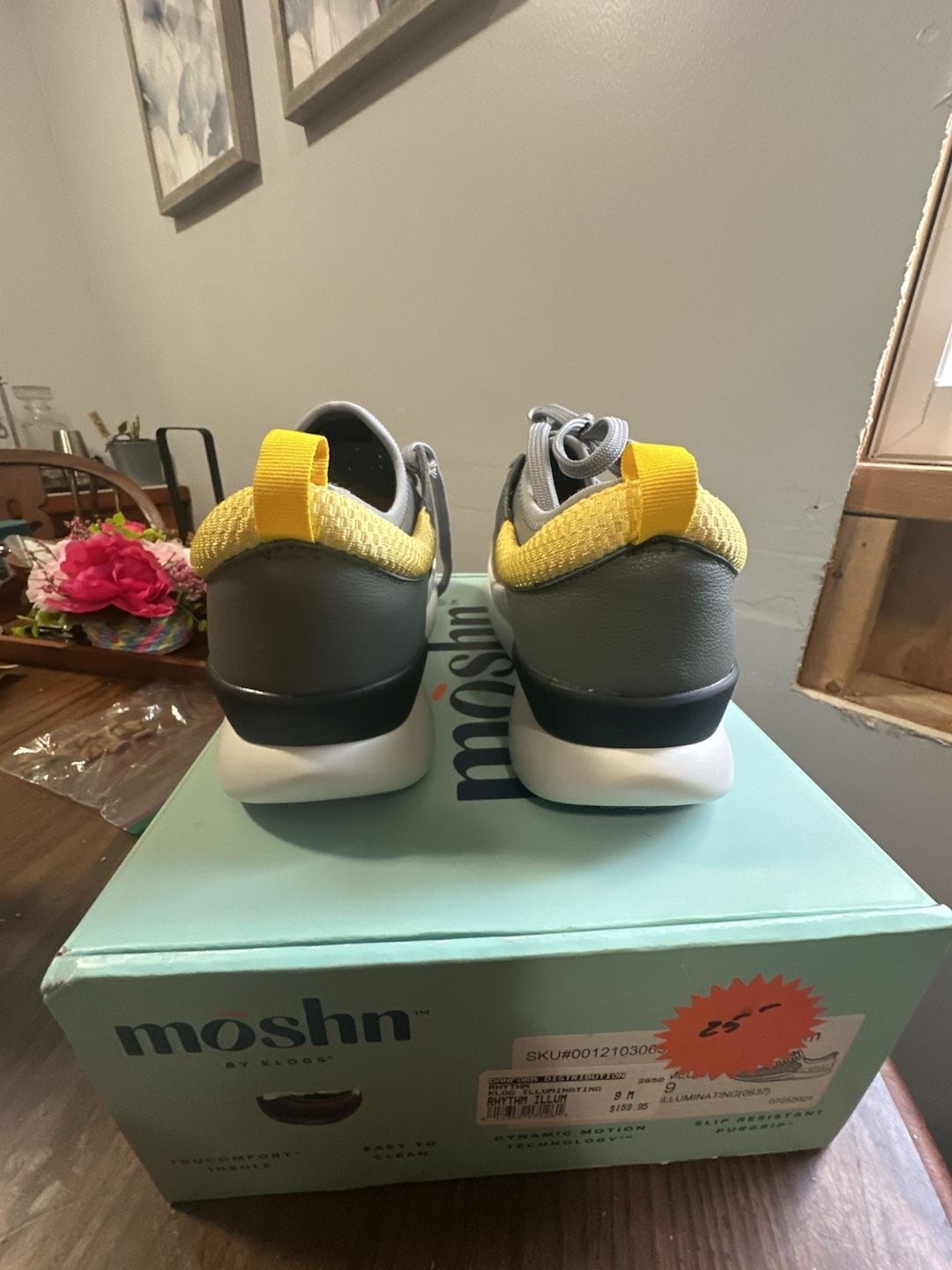 Moshn by Klogs Rhythm Illum Athletic Sneakers Illuminating Size 9 M 7