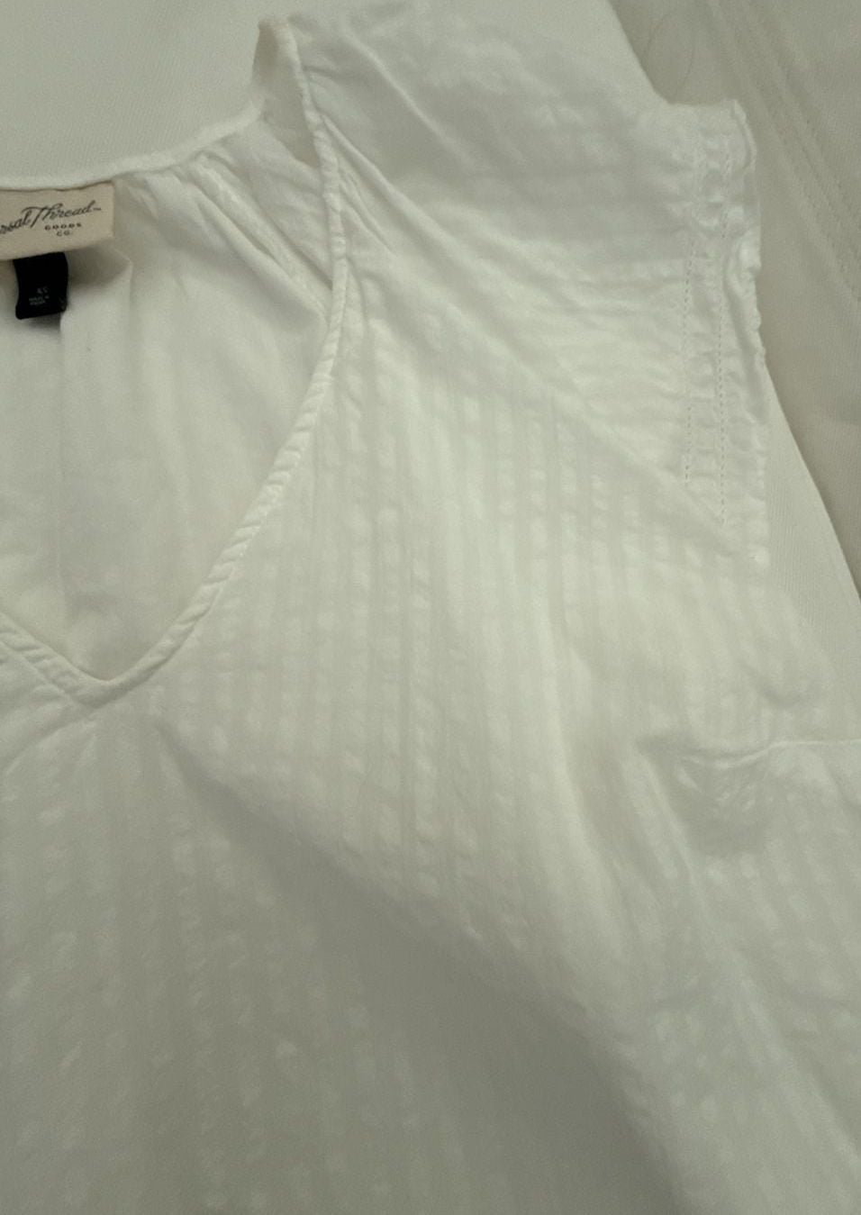 Universal Thread White Cotton Swiss Dot V-Neck Flutter Cap Sleeve Top Size XS 4