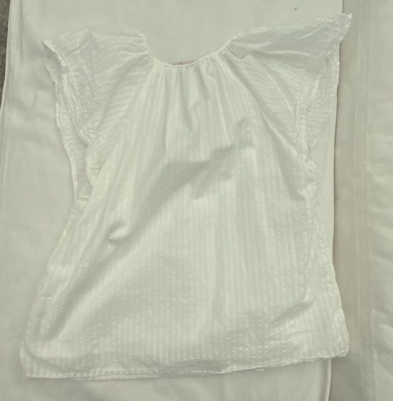 Universal Thread White Cotton Swiss Dot V-Neck Flutter Cap Sleeve Top Size XS 9