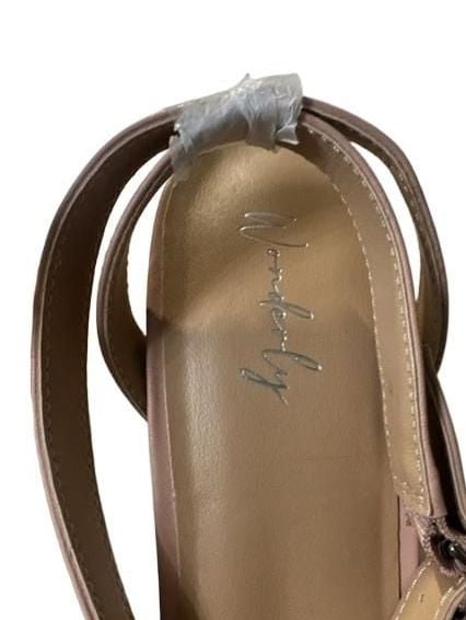 Wonderly Pink Strappy Block Heel Sandals Size 11. New 3