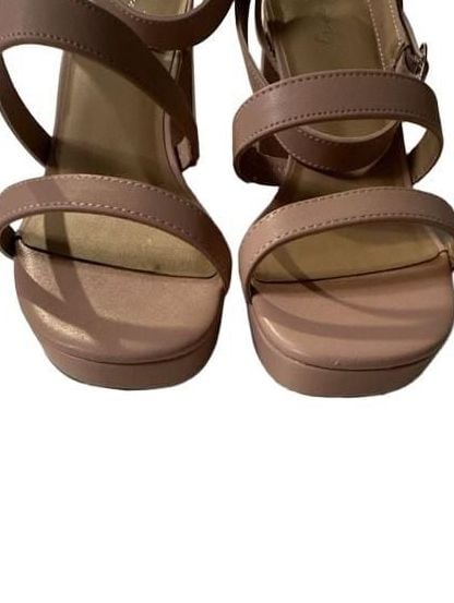 Wonderly Pink Strappy Block Heel Sandals Size 11. New 4