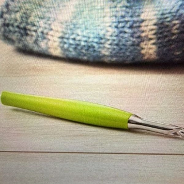 Furls Odyssey Crochet Hook Lime, Nickel Plated Tip, Size P - 10.00mm