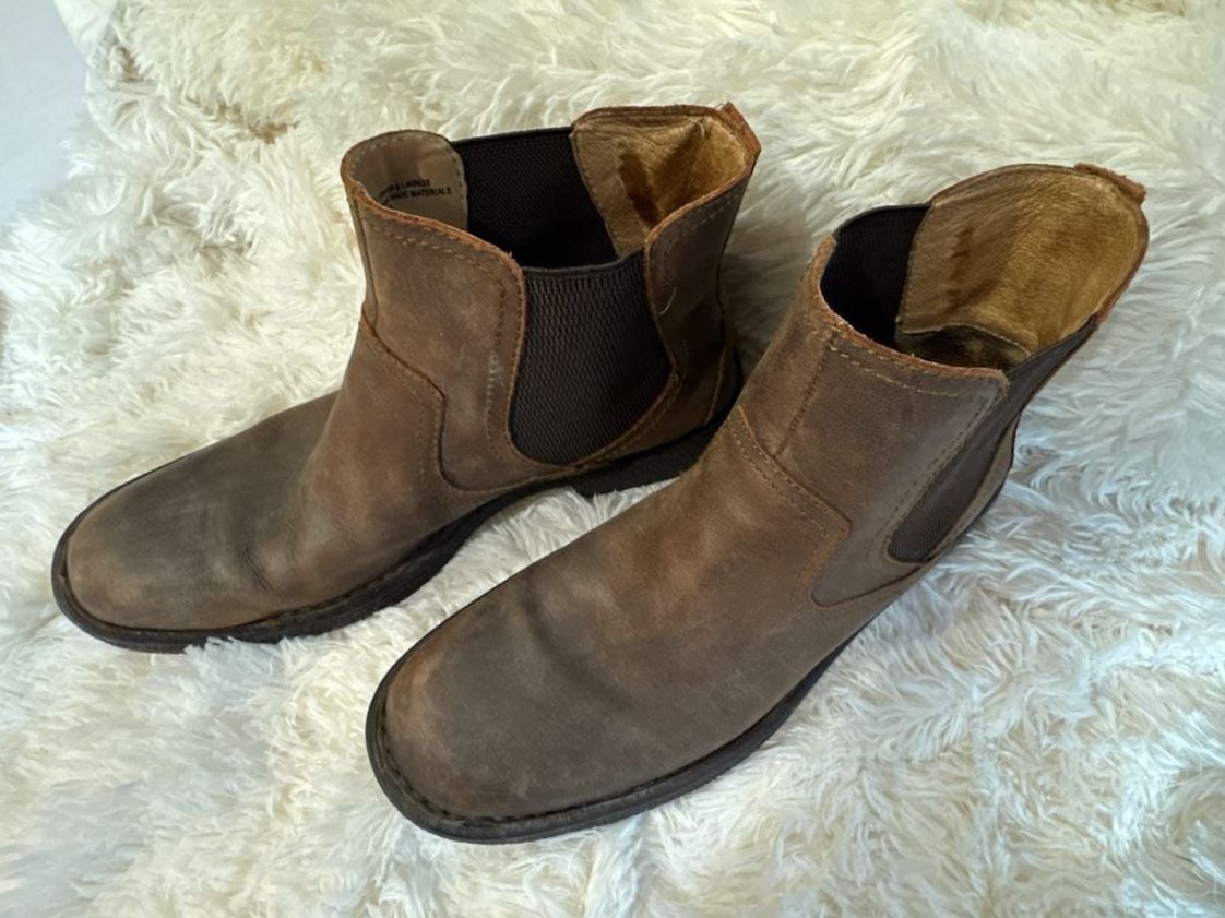 Born Men's Chelsea Boot, Size 10M, Brown Leather with Elastic Sides
S6 2