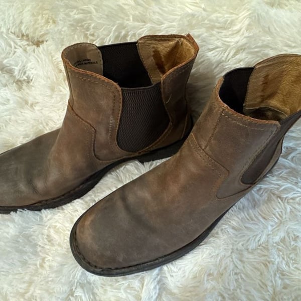 Born Men's Chelsea Boot, Size 10M, Brown Leather with Elastic Sides
S6